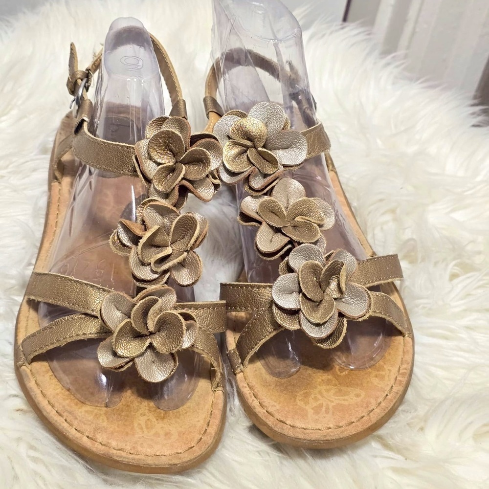 BOC Born Concept Floral Design Thong Strap Flats Sandals Tan . Size9🌴